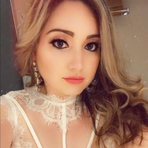 Meet your Posher, Celia